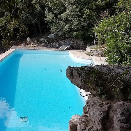 빌라 Large Quiet Stone House With Pool